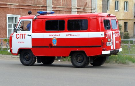 Пожарный_автомобиль_на_базе_УАЗ-452,_Котлас_(5)