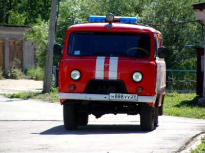 Пожарный_автомобиль_на_базе_УАЗ-452,_Котлас_(1)