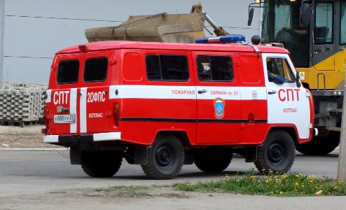 Пожарный_автомобиль_на_базе_УАЗ-452,_Котлас_(4)