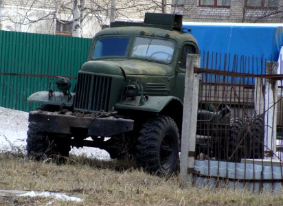 ЗИЛ-157_во_дворе_военкомата