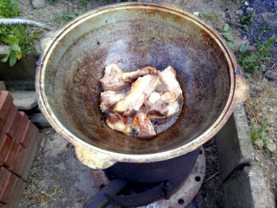 Мясо_для_плова_готовится_в_казане