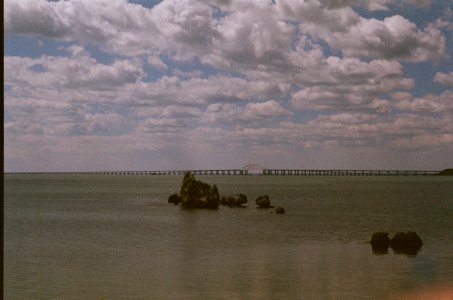 Керчь,_скалы_в_море_в_районе_древнего_города_Мирмекий