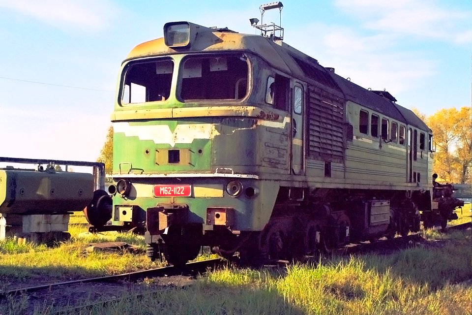 М62-1122,_Belarus,_Brest_region,_Luninets_depot_(Trainpix_147496)