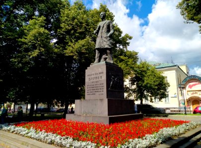 Памятник_Н._Э._Бауману_(Москва,_Елоховская_площадь)_2