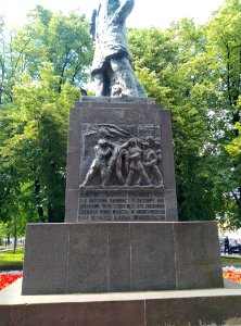 Памятник_Н._Э._Бауману_(Москва,_Елоховская_площадь)