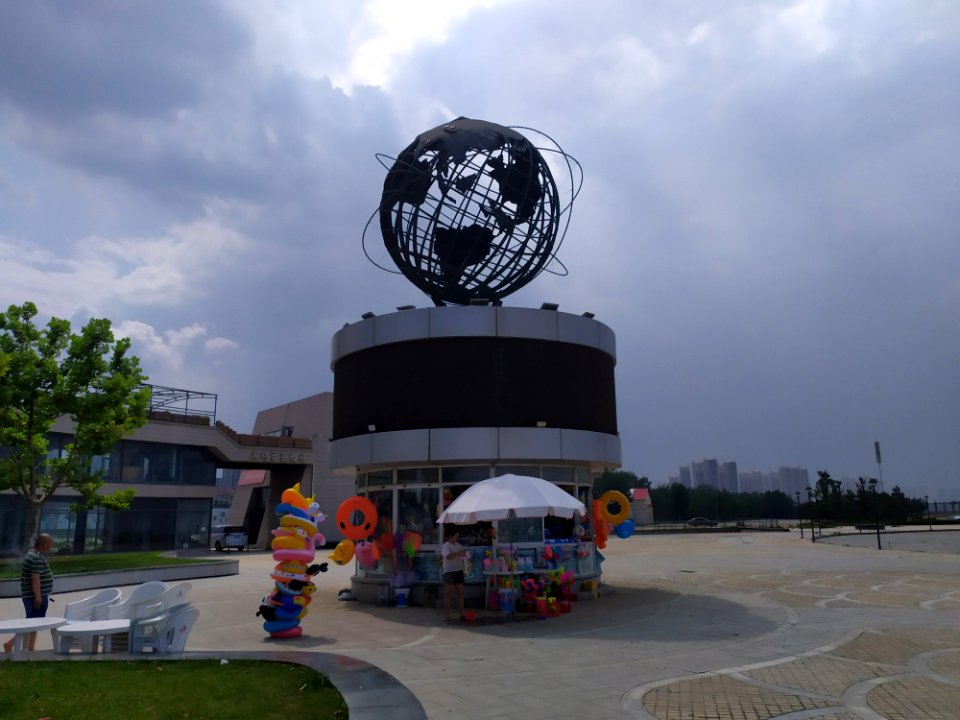 天马栈桥附近的建筑
