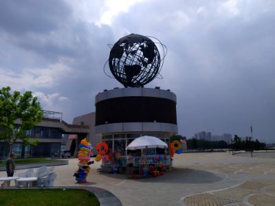 天马栈桥附近的建筑