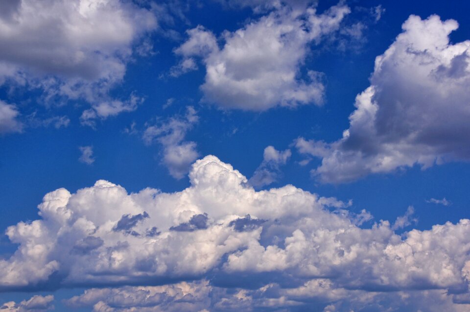 Sky blue clouds form
