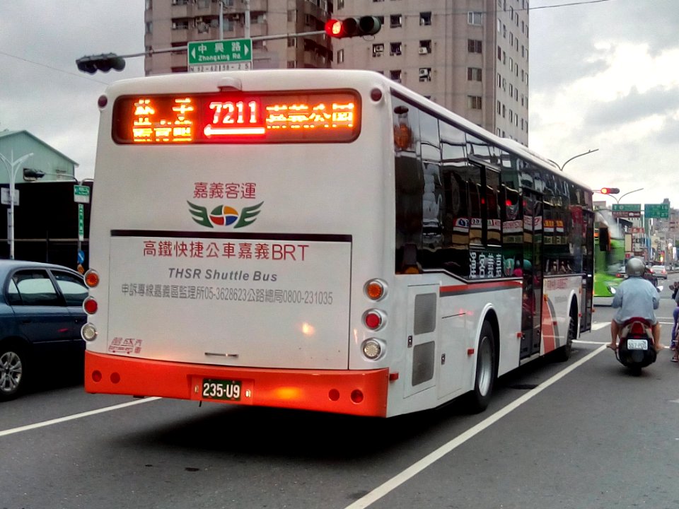 嘉義BRT235-U9於中興博愛路口