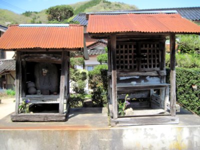 兵庫県豊岡市出石町百合（集落南側）の庚申塔と祠