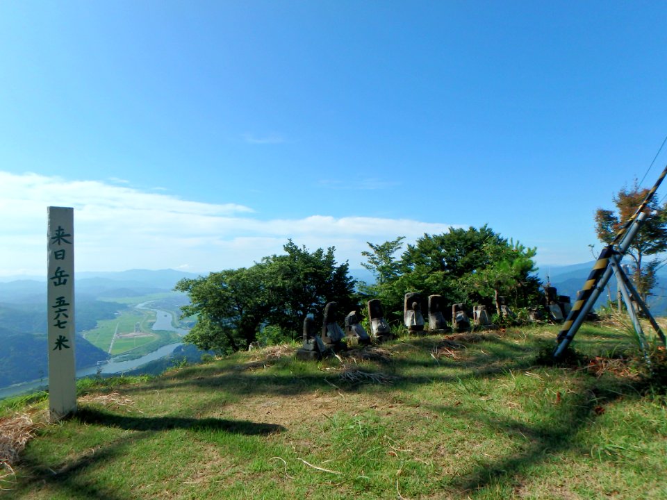 来日山頂の地蔵