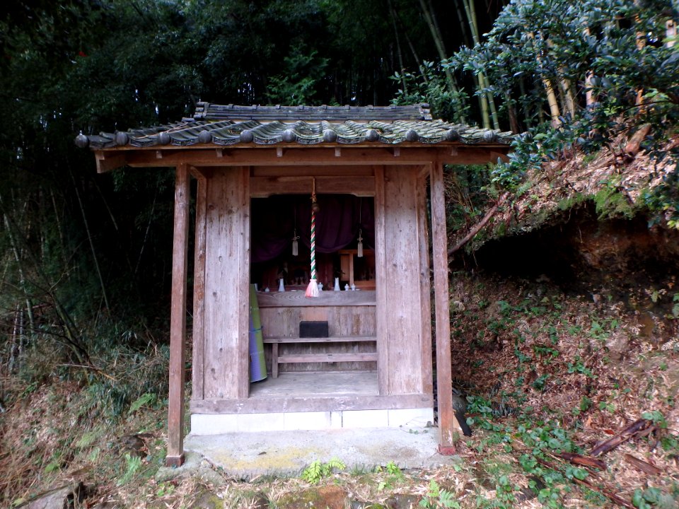 兵庫県豊岡市出石町福住（福住地区コミュニティセンター南東側）の祠