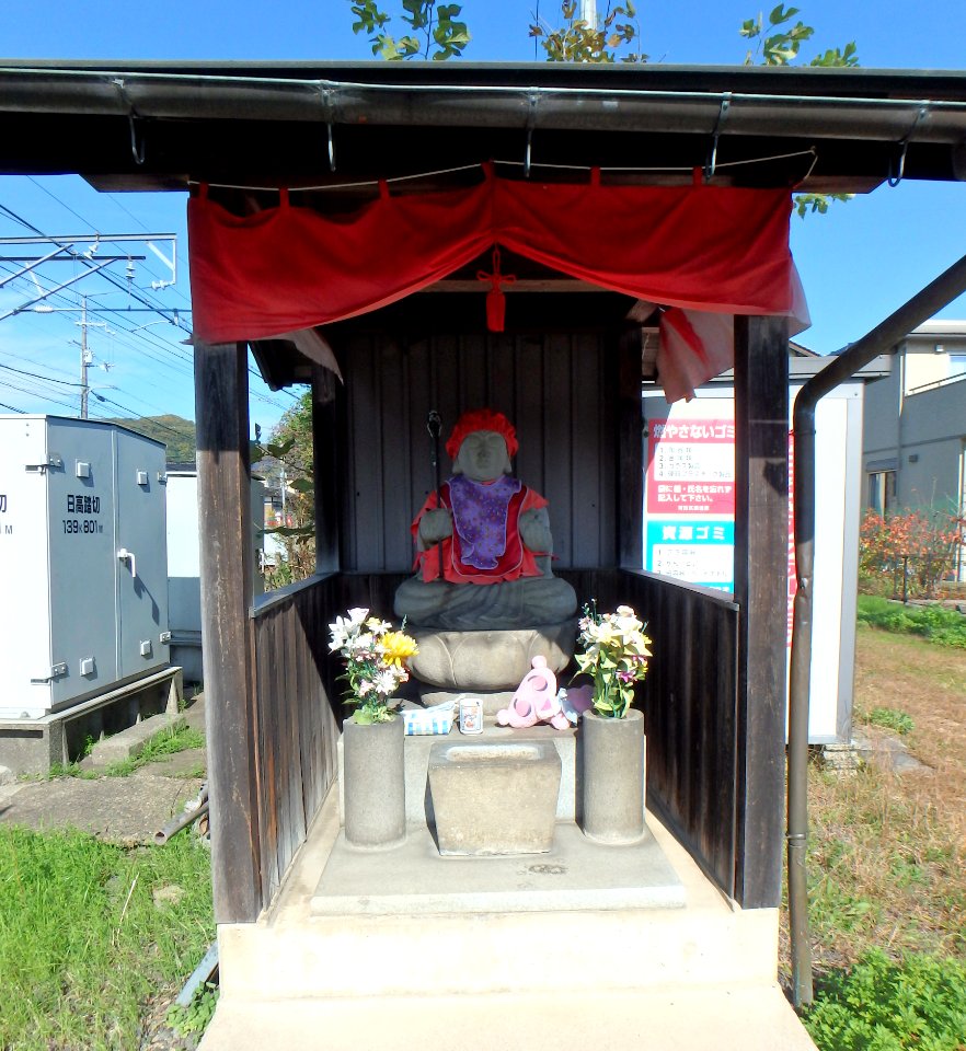 兵庫県豊岡市日高町宵田（山陰本線近接）の地蔵堂