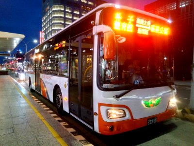 嘉義公車捷運233-U9停靠於新光三越遠東站20180705