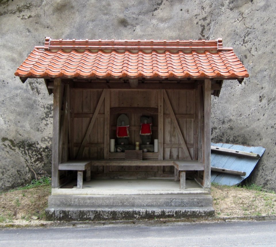 兵庫県豊岡市出石町奥山（下流側）の地蔵堂
