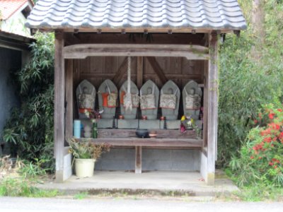 兵庫県豊岡市出石町百合（集落北側三差路）の地蔵