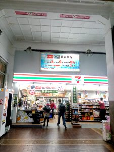 嘉義駅セブン-イレブン photo