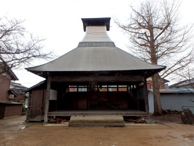 兵庫県豊岡市日高町土居「御井神社」境内の建物（舞台状）