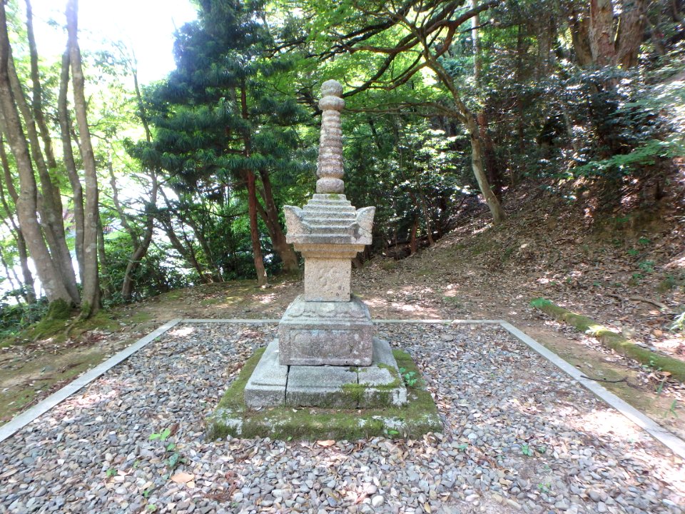 兵庫県豊岡市城崎町湯島（温泉寺）の宝篋印塔