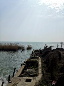 贡湖湾湿地公园与太湖临界处