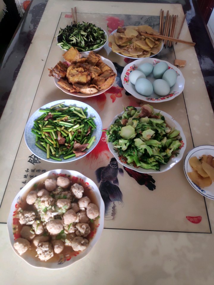 阳历年的午餐
