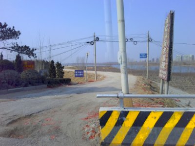 大清河南岸的防汛道路