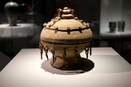 토제_영락_장식_유개고배