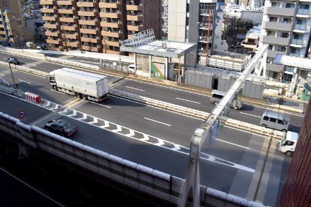 首都高3号渋谷線_seen_from_9th_floor_of_Kowa_Nishi-Azabu_Bldg