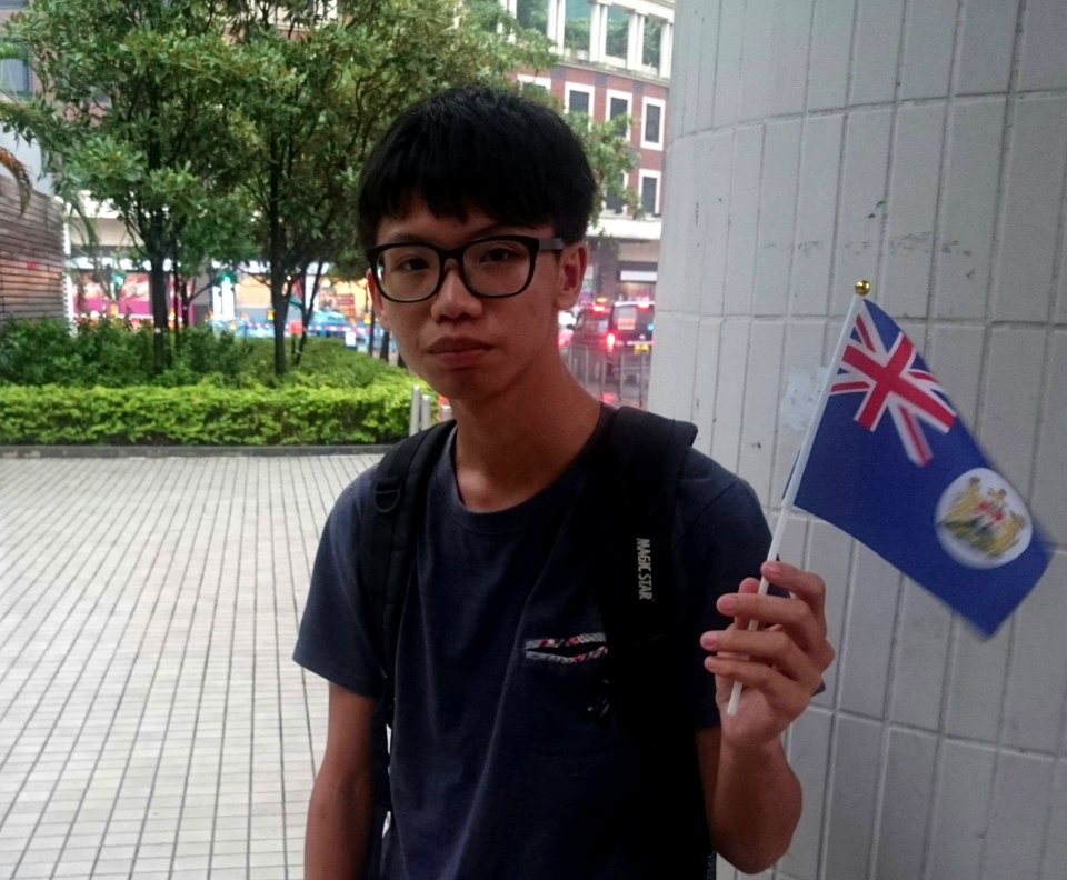 開埠177年喺荃灣揸住香港旗嘅鍾翰林