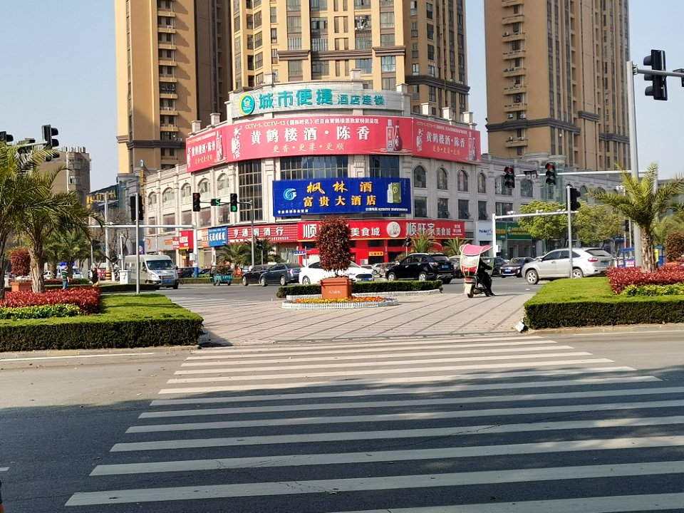 湖北_天门_陆羽大道的十字路口