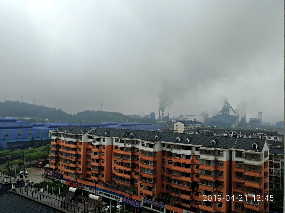 湖北鄂州鄂城区_远处为鄂钢
