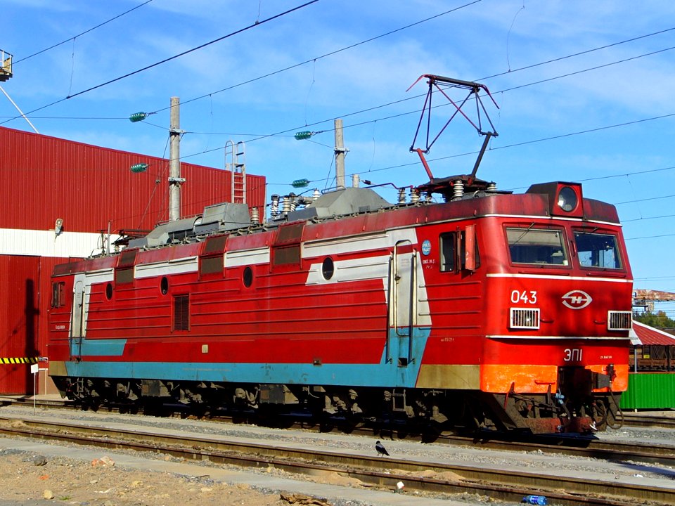 ЭП1-043,_Россия,_Ленинградская_область,_депо_Свирь_(Trainpix_201981)