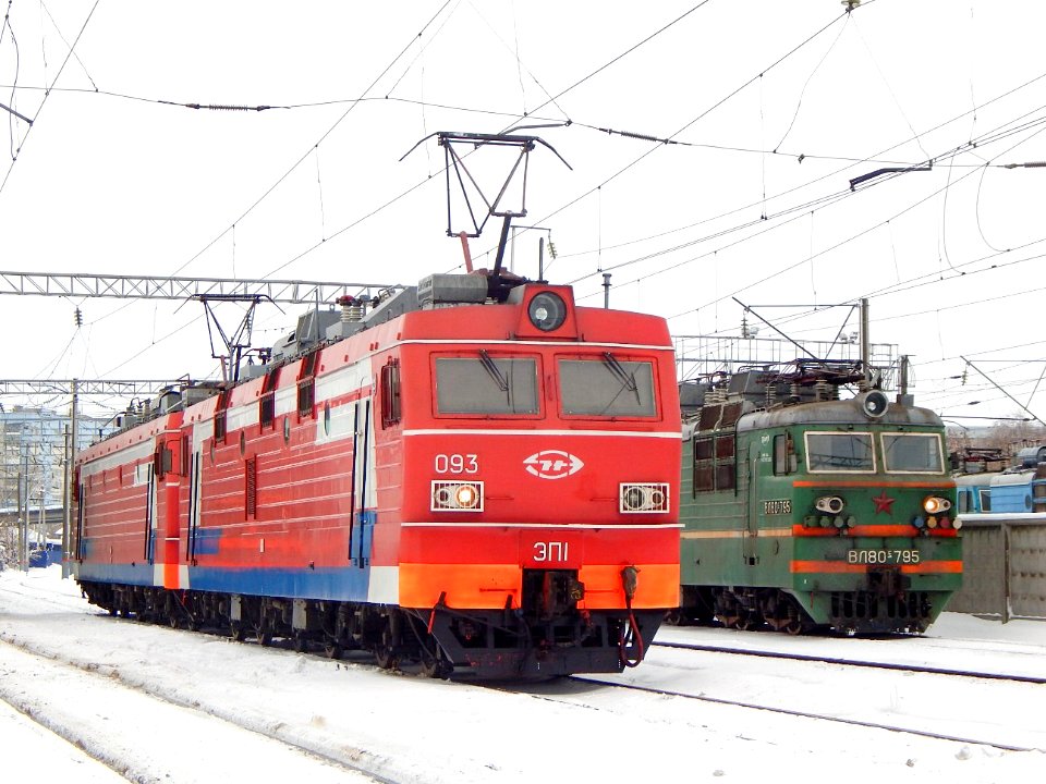 ЭП1-093,_Россия,_Самарская_область,_станция_Сызрань_(Trainpix_211842)