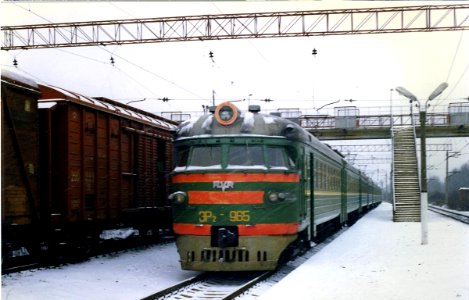 ЭР2-965,_Russia,_Moscow_region,_Bekasovo-I_station_(Trainpix_147671)