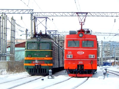 ЭП1-215_и_ВЛ10У-175,_Россия,_Самарская_область,_станция_Сызрань_(Trainpix_216829)