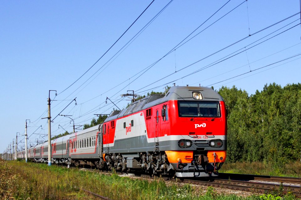 ЭП2К-125,_Россия,_Тюменская_область,_перегон_Войновка_-_Озеро_Андреевское_(Trainpix_204709)