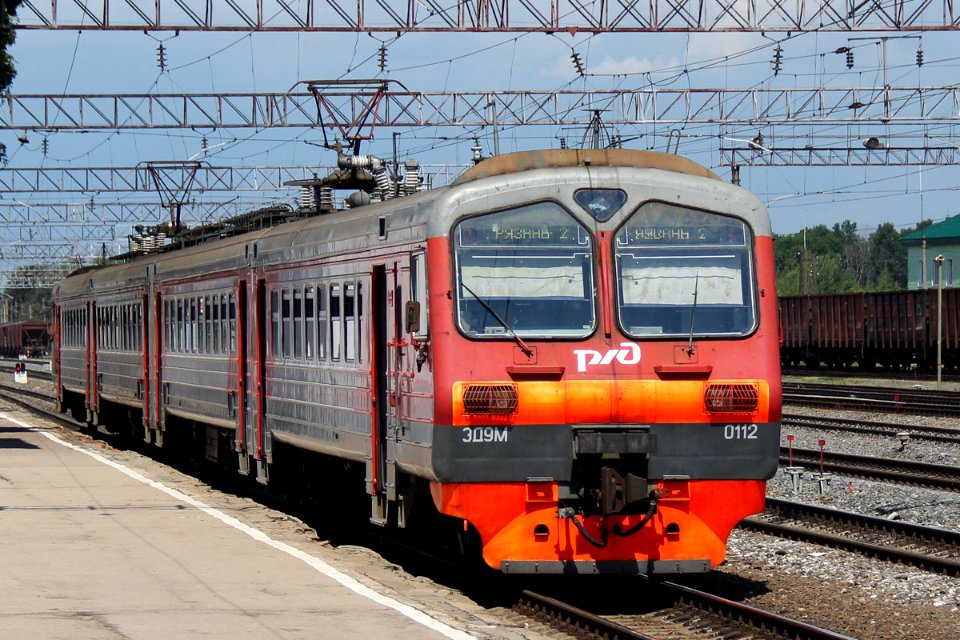 ЭД9М-0112,_Russia,_Ryazan_region,_Ryazhsk-I_station_(Trainpix_168755)