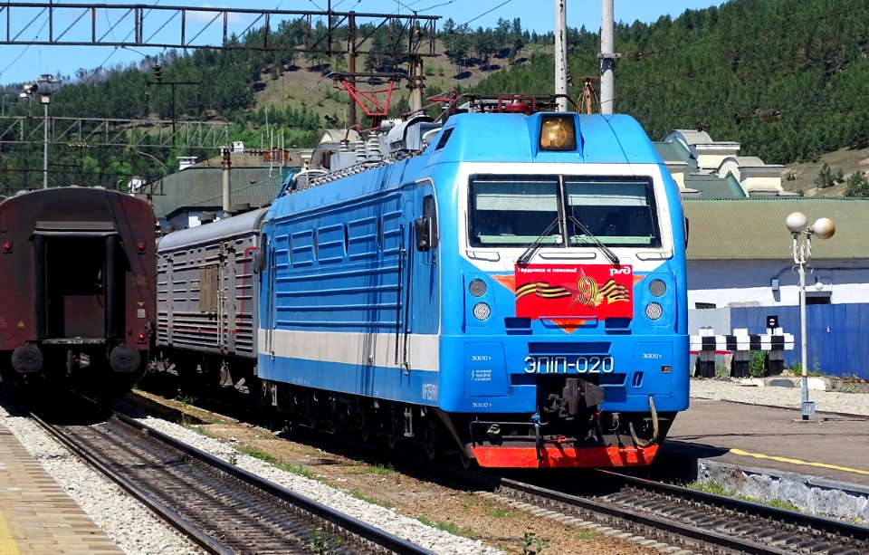 ЭП1П-020,_Россия,_Забайкальский_край,_станция_Хилок_(Trainpix_138703)