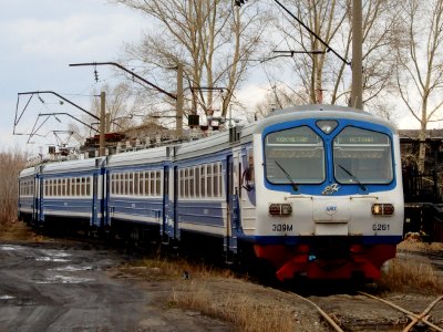 ЭД9М-0261,_Kazakhstan,_Karaganda_region,_Karaganda_depot_(Trainpix_193096)