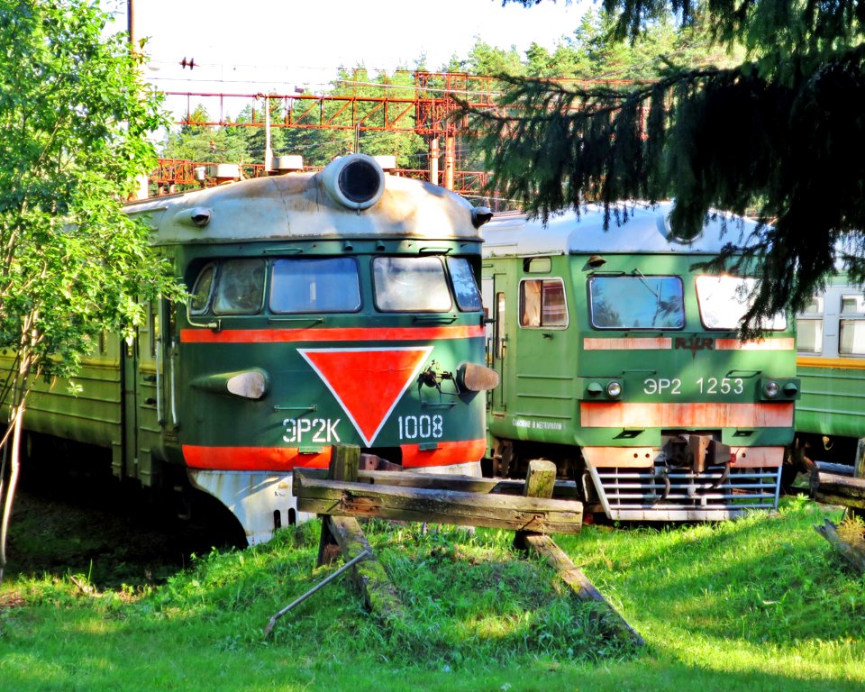 ЭР2-1253,_Россия,_Санкт-Петербург,_база_запаса_Зеленогорск_(Trainpix_172094)