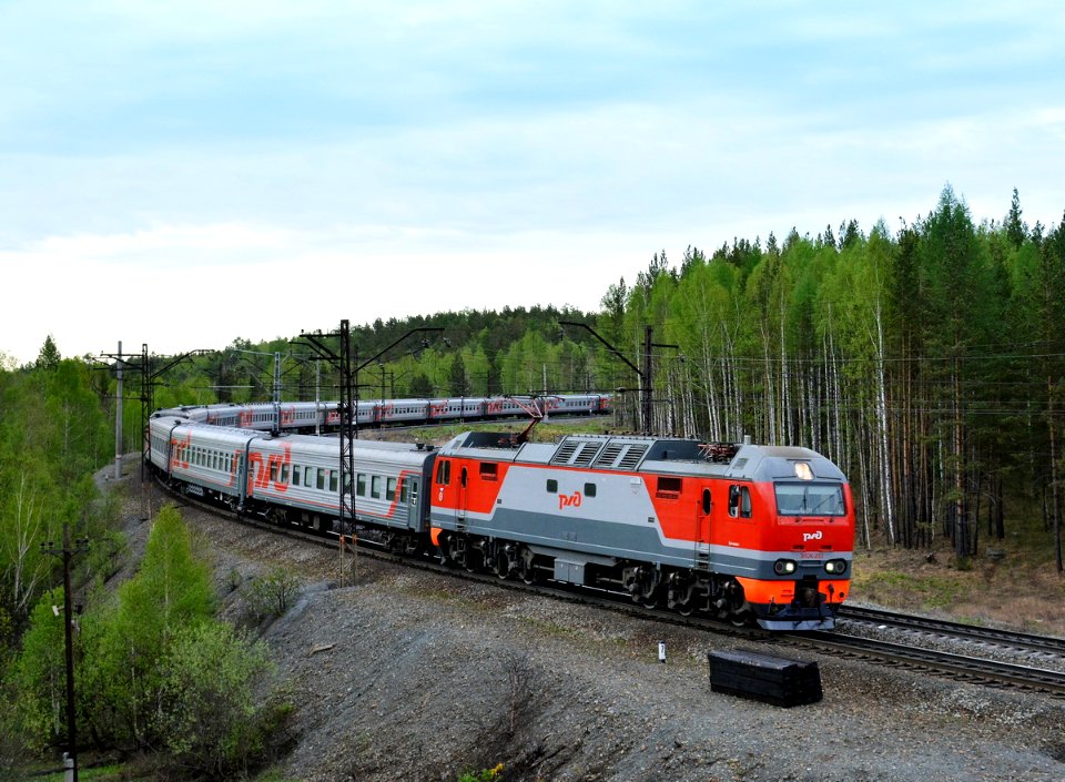 ЭП2К-253,_Russia,_Chelyabinsk_region,_Khrebet_-_Syrostan_stretch_(Trainpix_196486)