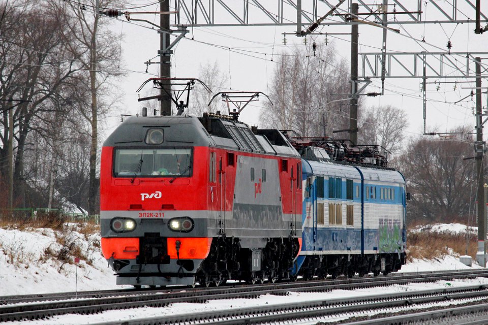 ЭП2К-211,_Россия,_Тверская_область,_станция_Завидово_(Trainpix_156051)