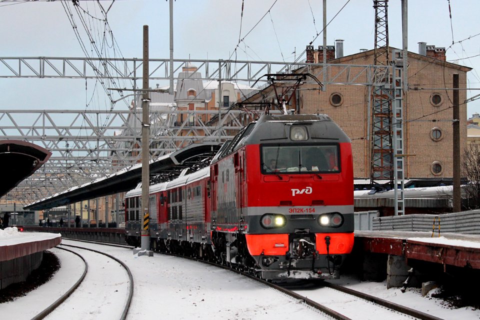 ЭП2К-154,_Россия,_Санкт-Петербург,_станция_Санкт-Петербург-Главный_(Trainpix_205301)