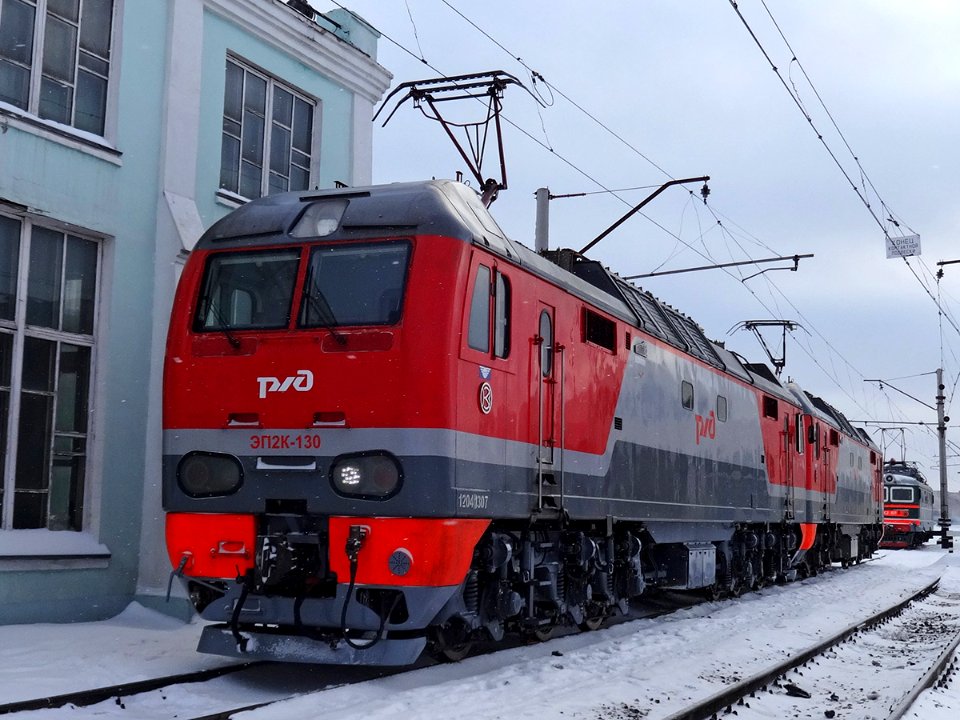 ЭП2К-130,_Россия,_Омская_область,_депо_Омск_(Trainpix_118561)