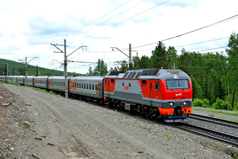 ЭП2К-263,_Russia,_Chelyabinsk_region,_Urzhumka_-_Zlatoust_stretch_(Trainpix_166067)