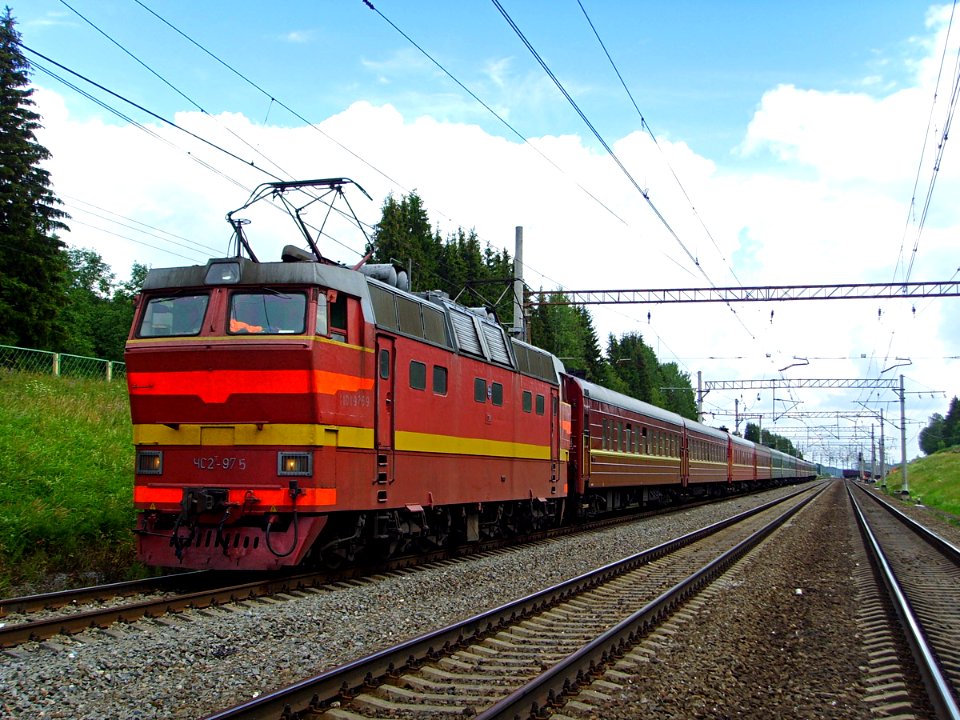 ЧС2Т-975,_Россия,_Новгородская_область,_станция_Мстинский_Мост_(Trainpix_209399)
