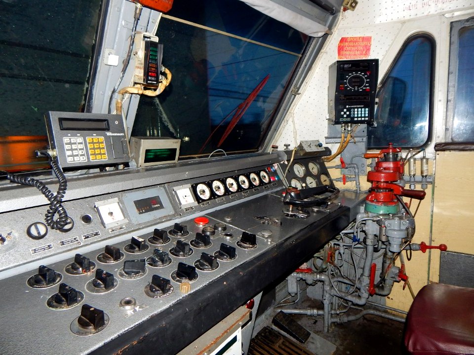 ЧС7-151,_Россия,_Самарская_область,_станция_Безенчук_(Trainpix_157099)