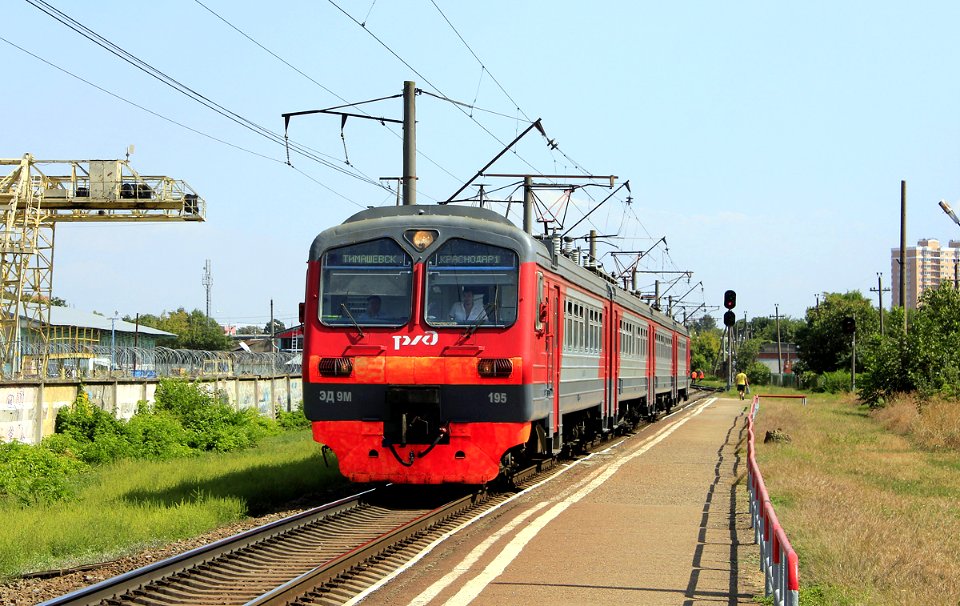ЭД9М-0195,_Russia,_Krasnodar_krai,_Krasnodar-II_station_(Trainpix_178208)