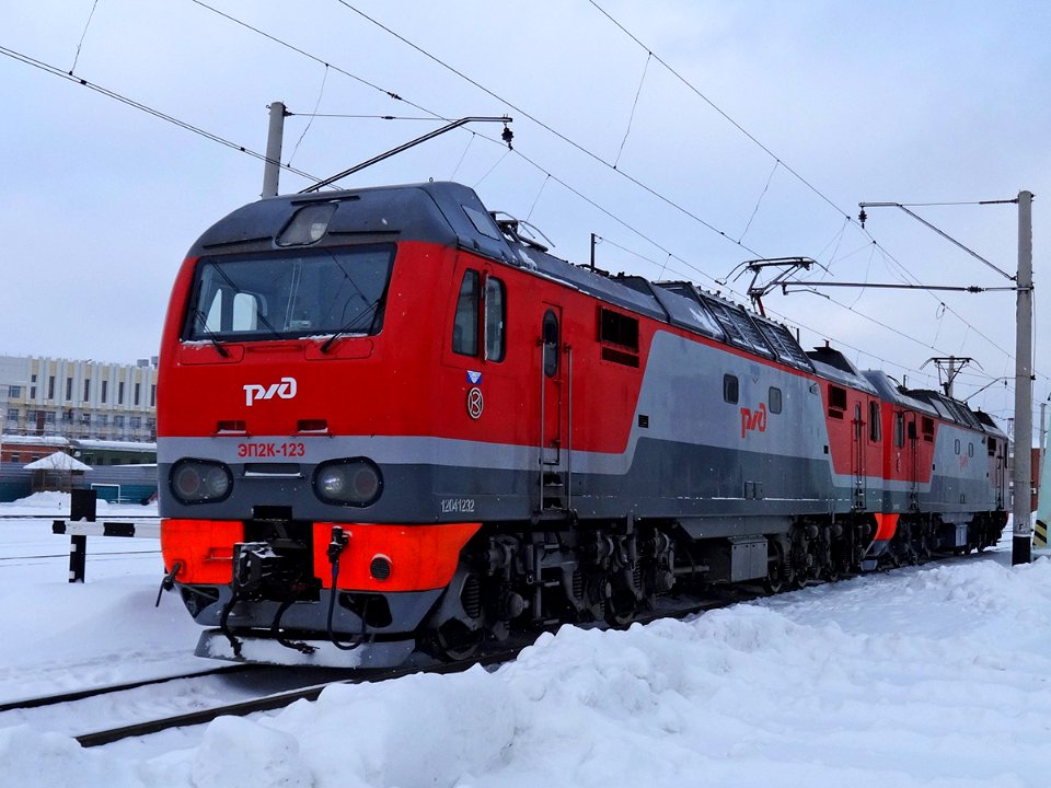 ЭП2К-123,_Россия,_Омская_область,_депо_Омск_(Trainpix_118560)