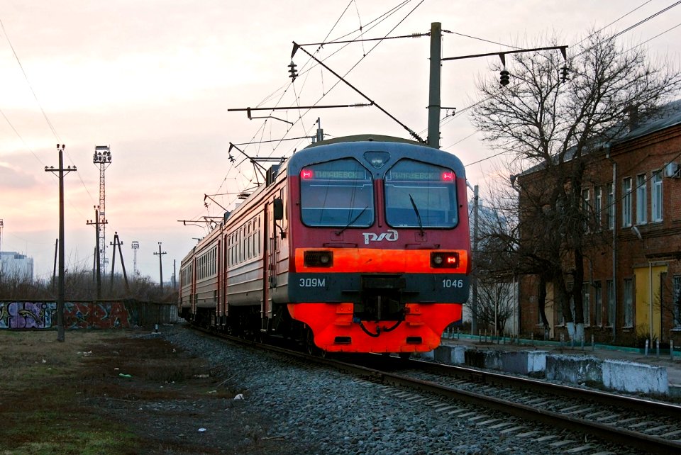 ЭД9М-1046,_Russia,_Krasnodar_krai,_Krasnodar-II_station_(Trainpix_192206)